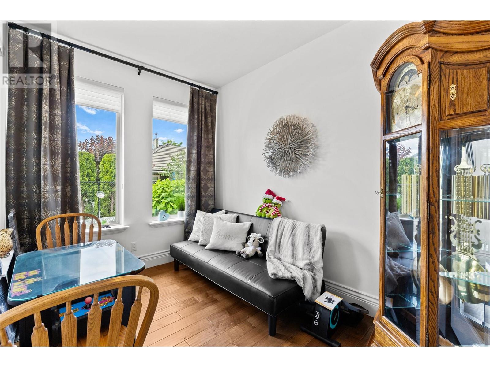 154 4450 Gordon Drive, Kelowna