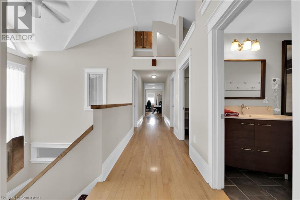 Photo 7 of 550 Beach Boulevard, Hamilton ON