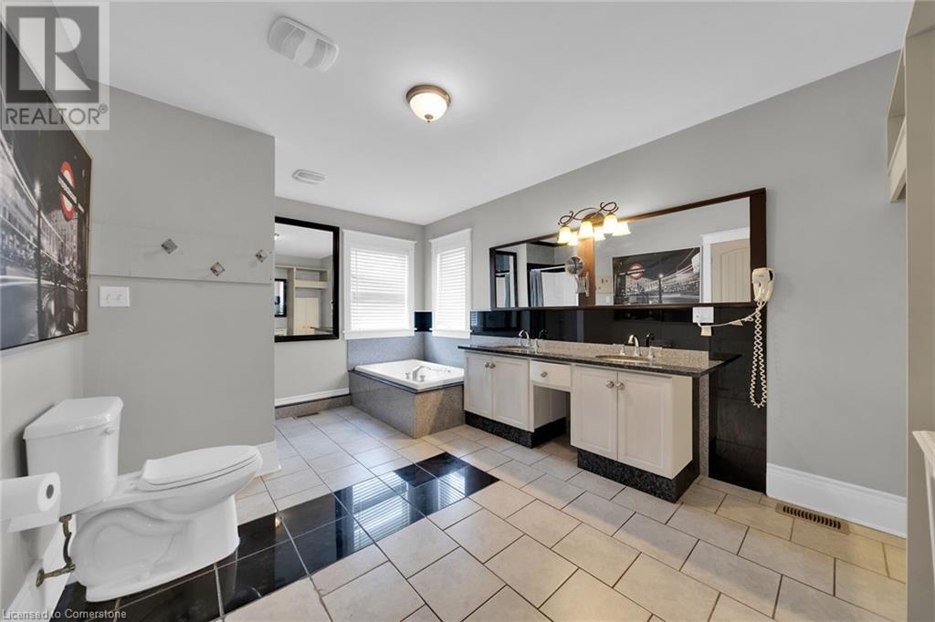 Photo 9 of 550 Beach Boulevard, Hamilton ON