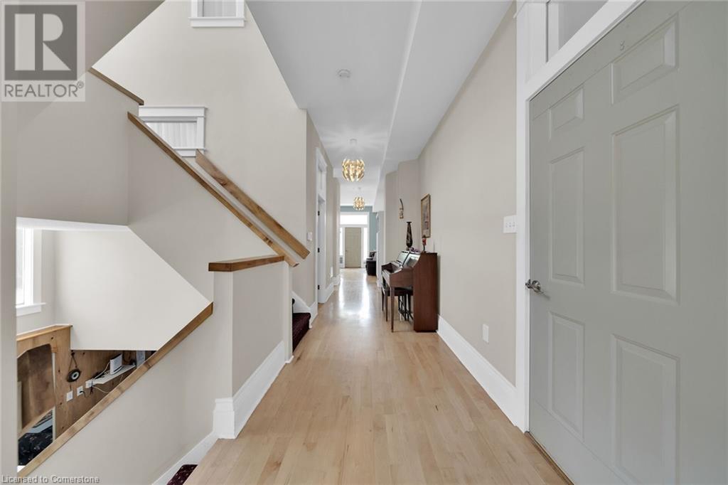 Photo 6 of 550 Beach Boulevard, Hamilton ON