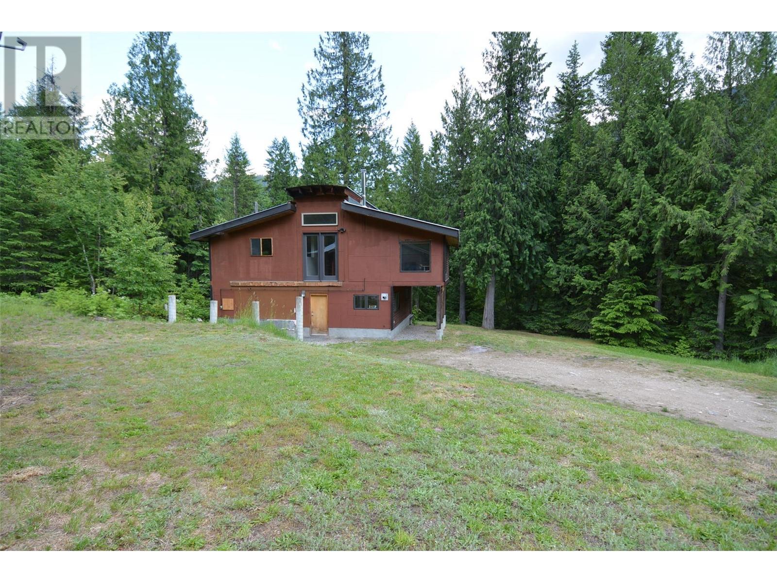 Photo 11 of 4911 Slocan River Road, Nelson BC
