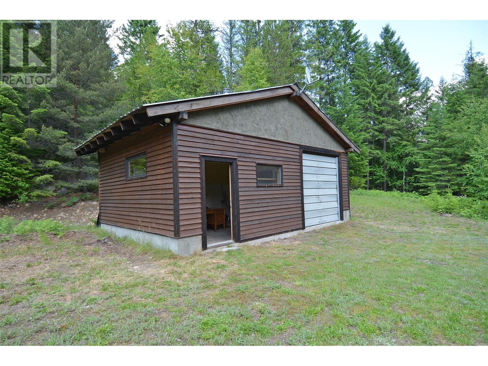 Photo 15 of 4911 Slocan River Road, Nelson BC
