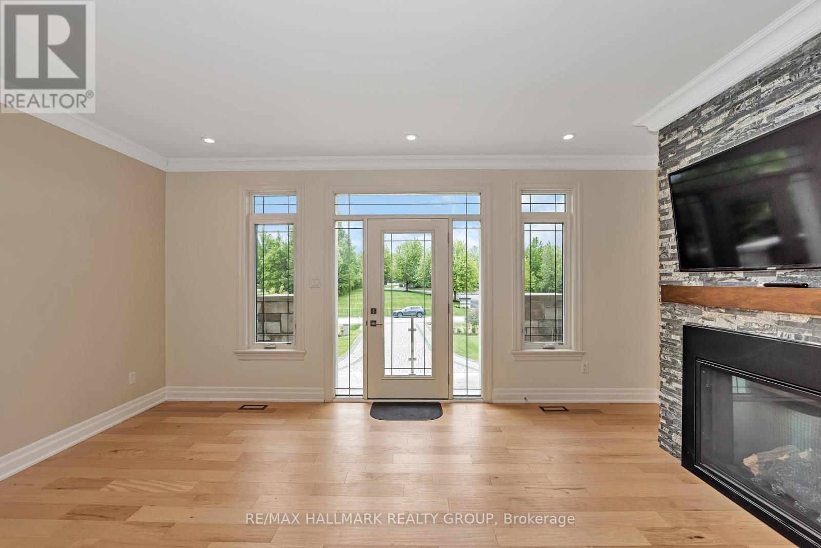 Photo 5 of 5813 Red Castle Ridge, Ottawa ON
