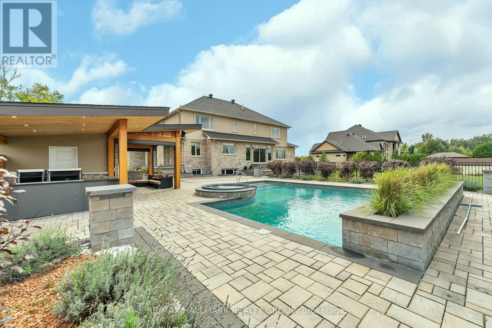 Photo 13 of 5813 Red Castle Ridge, Ottawa ON