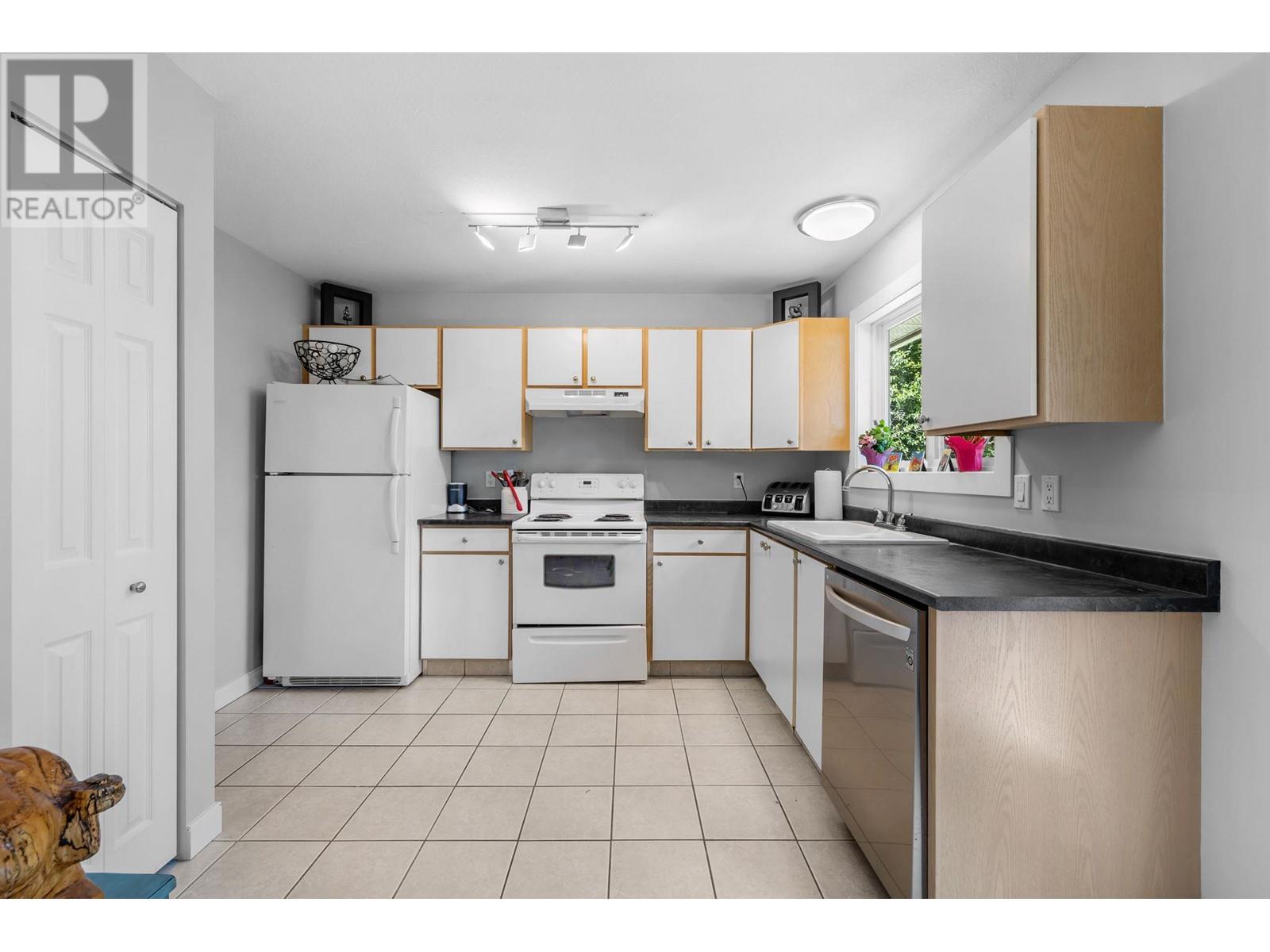  2723 Riffington Place, West Kelowna