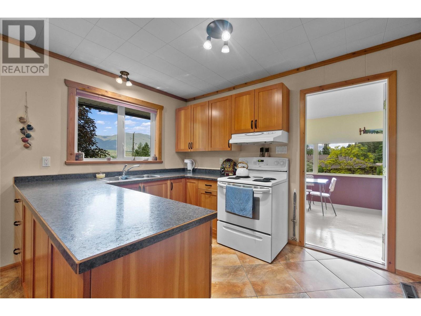 Photo 25 of 1230 1 Street Se, Salmon Arm BC