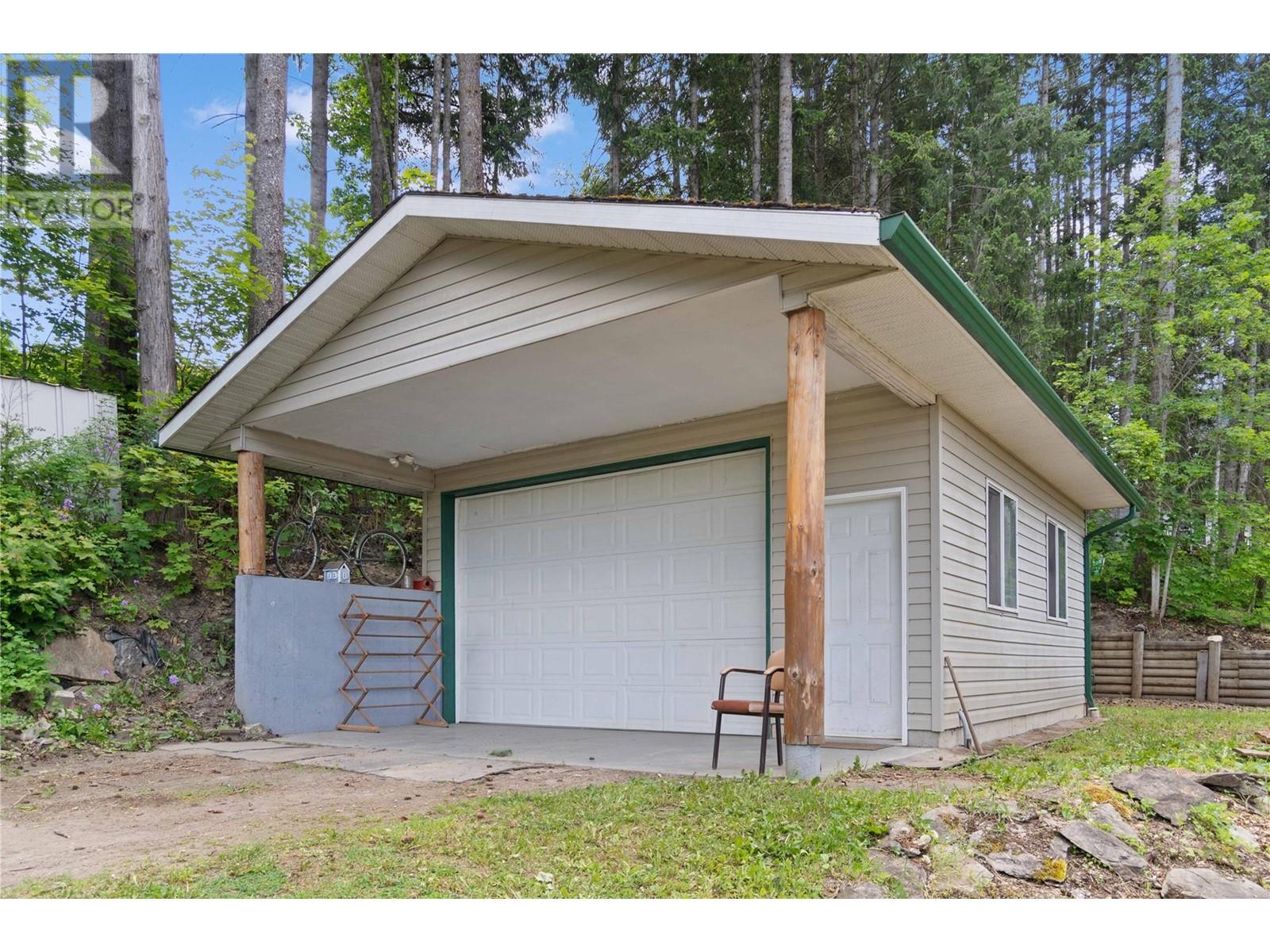 Photo 12 of 1230 1 Street Se, Salmon Arm BC