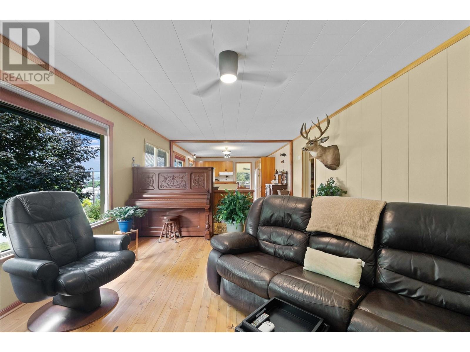 Photo 3 of 1230 1 Street Se, Salmon Arm BC