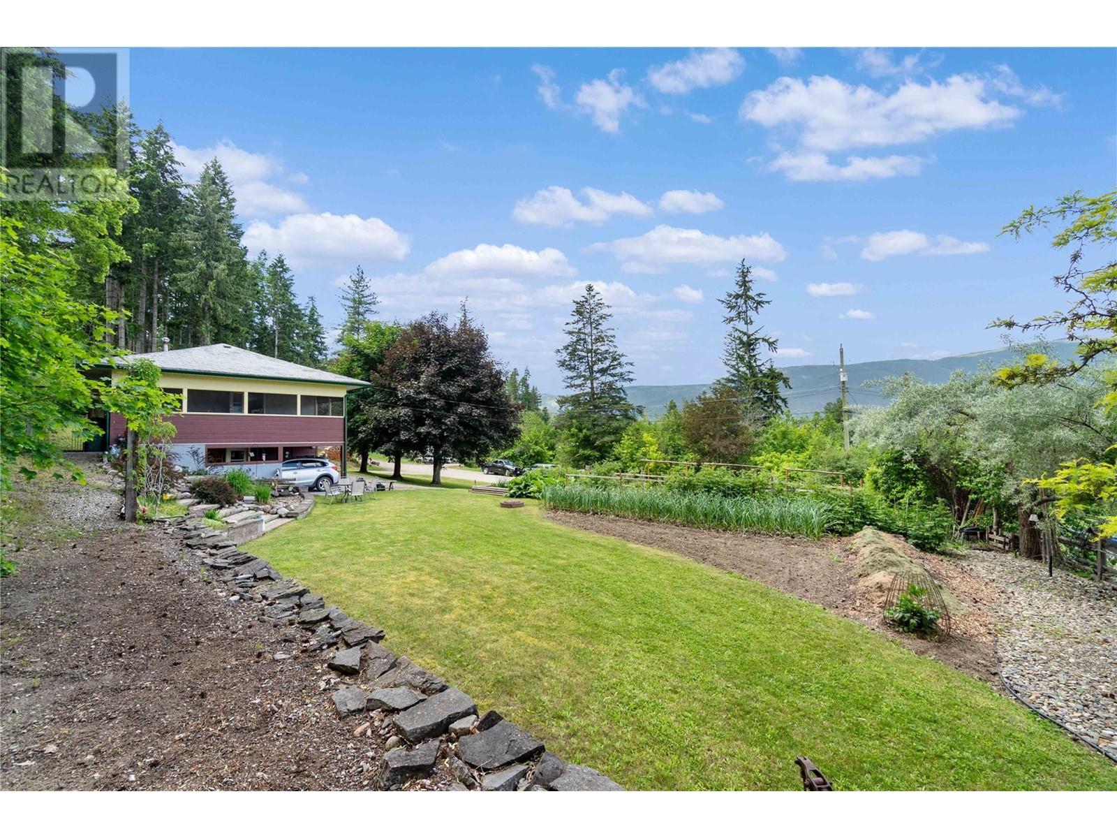 Photo 10 of 1230 1 Street Se, Salmon Arm BC