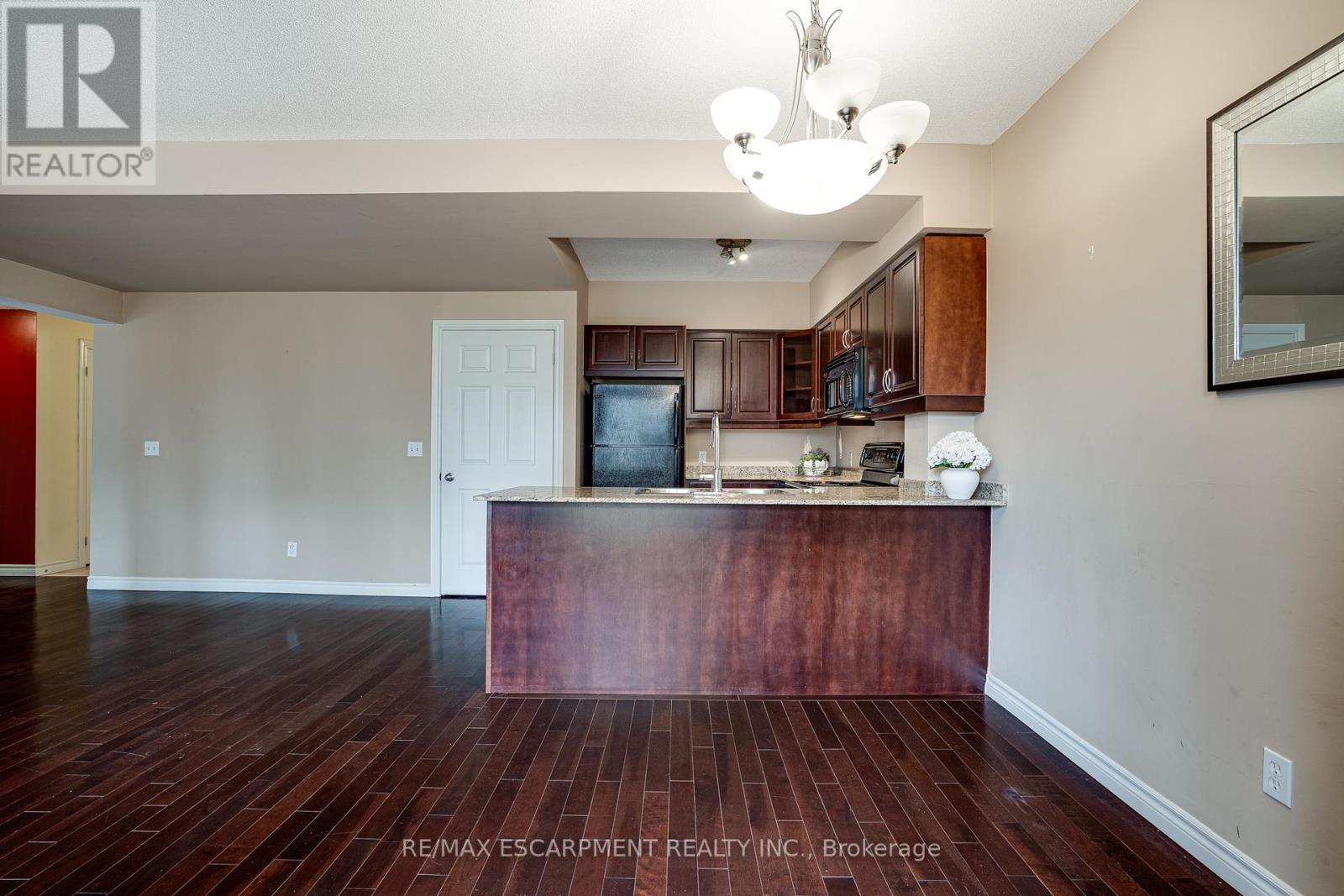 Photo 24 of 210 47 Caroline Street N, Hamilton ON