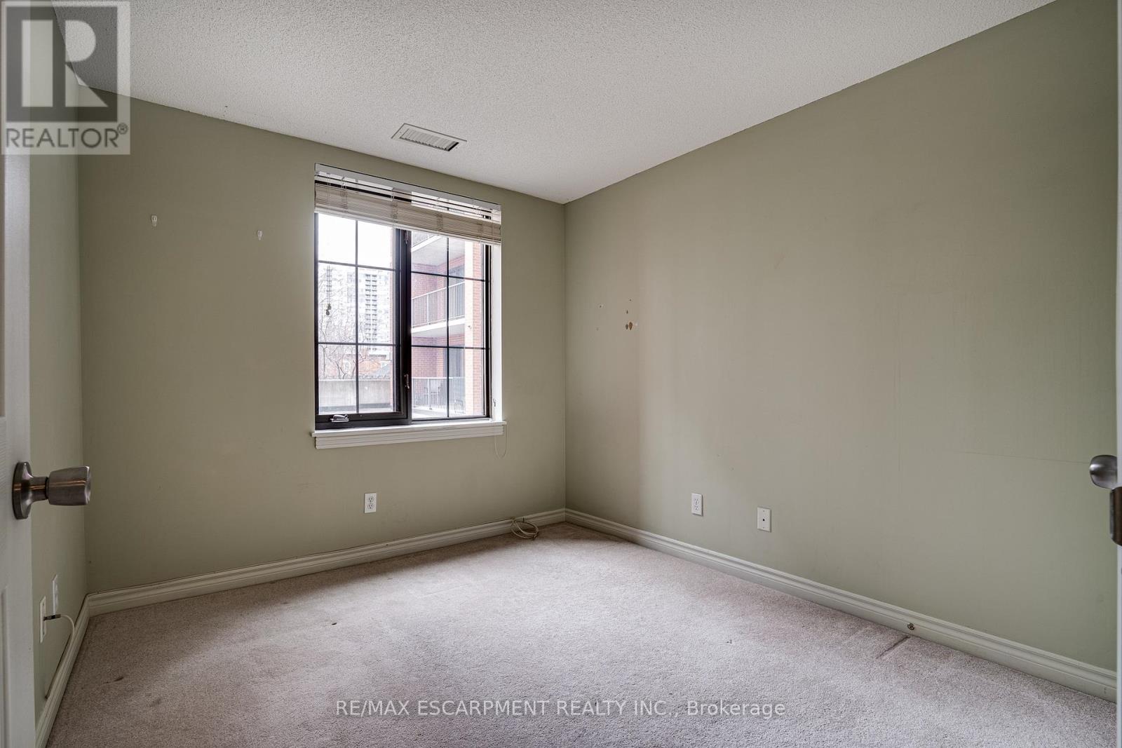 Photo 27 of 210 47 Caroline Street N, Hamilton ON