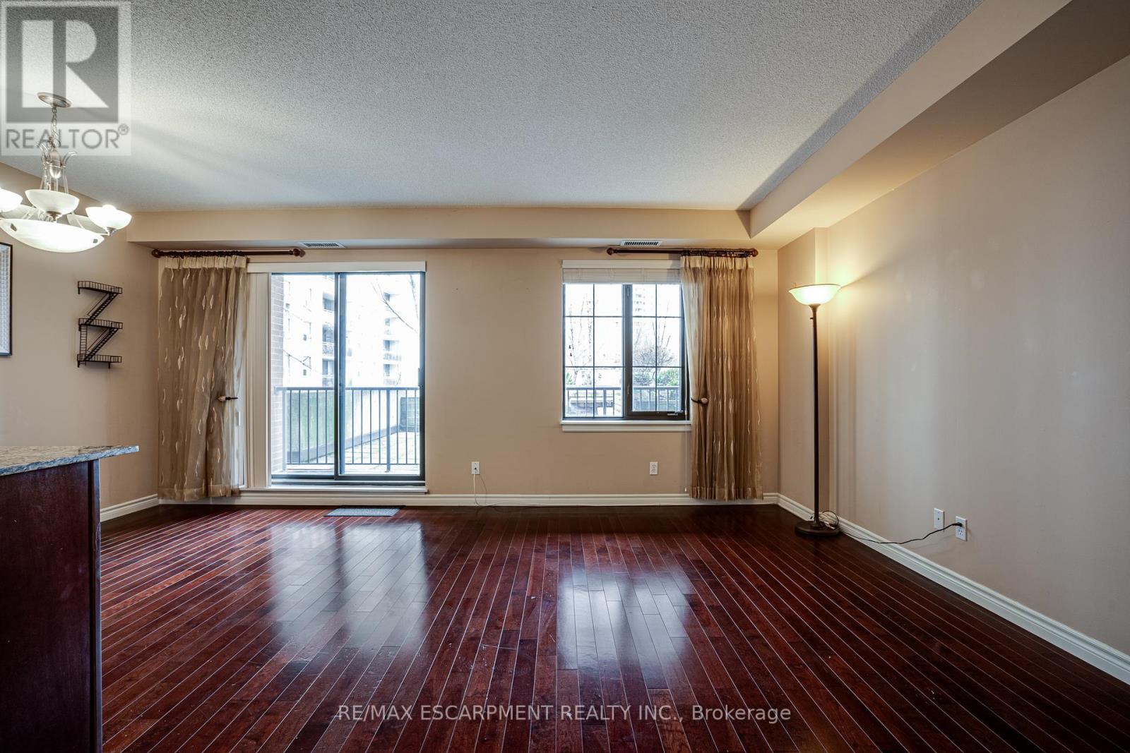 Photo 2 of 210 47 Caroline Street N, Hamilton ON