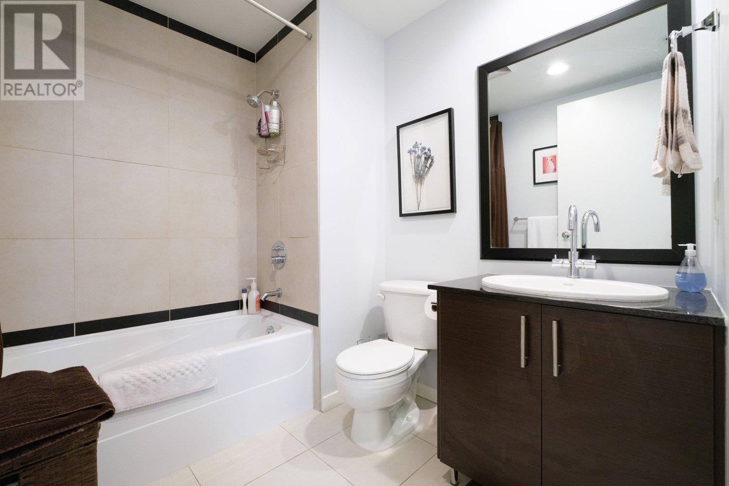 Photo 11 of 702 4250 Dawson Street, Burnaby BC