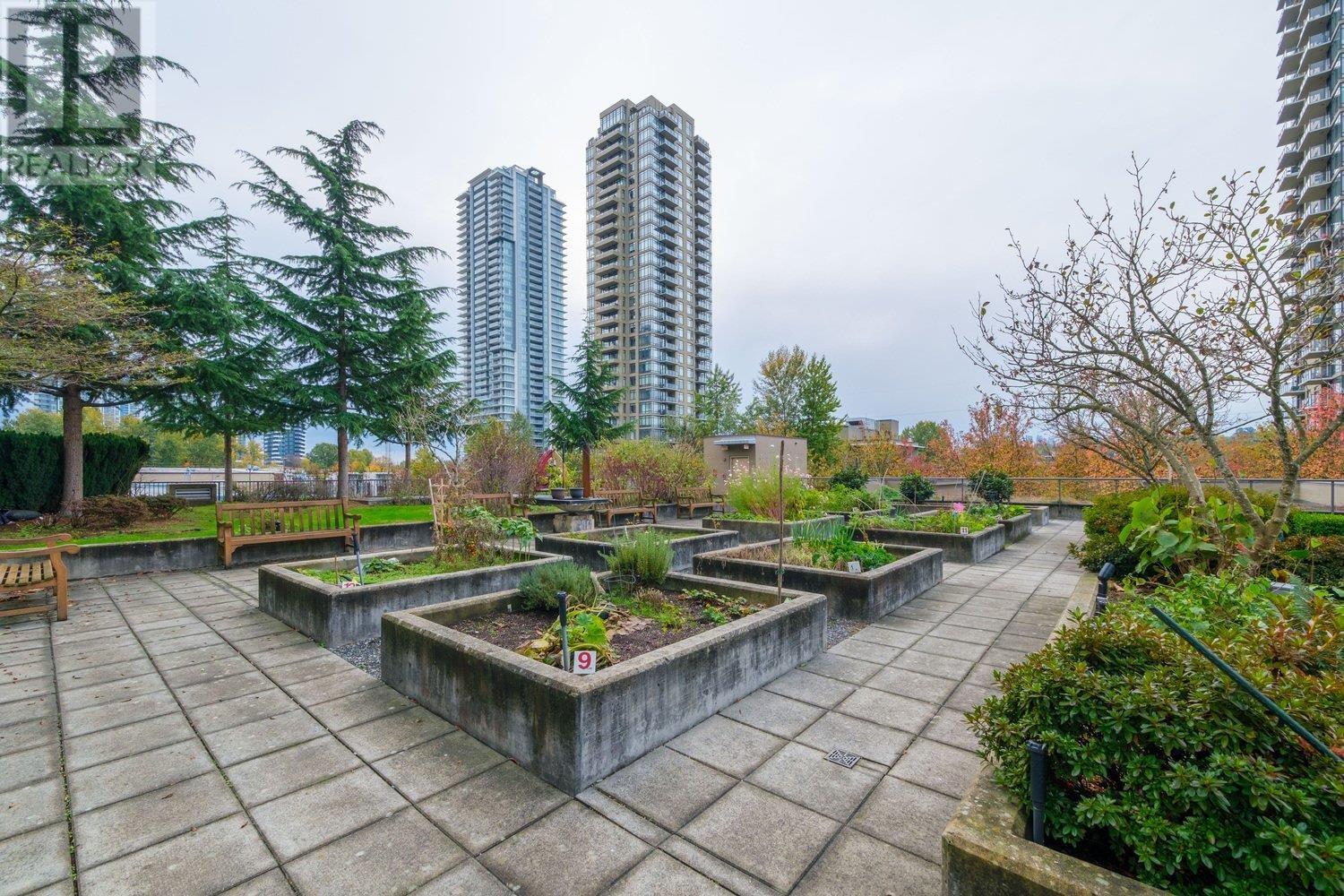 Photo 15 of 702 4250 Dawson Street, Burnaby BC