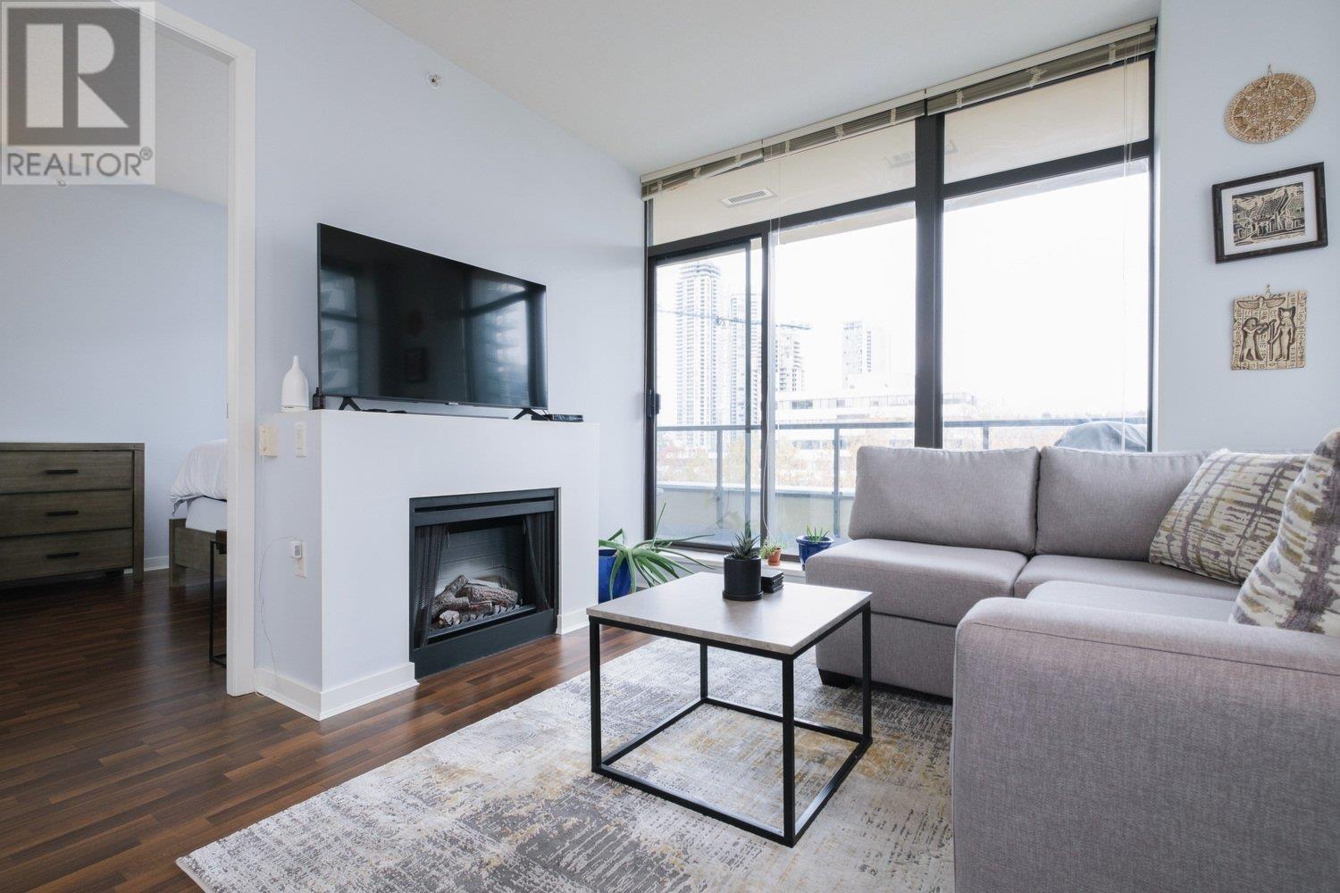 Photo 6 of 702 4250 Dawson Street, Burnaby BC