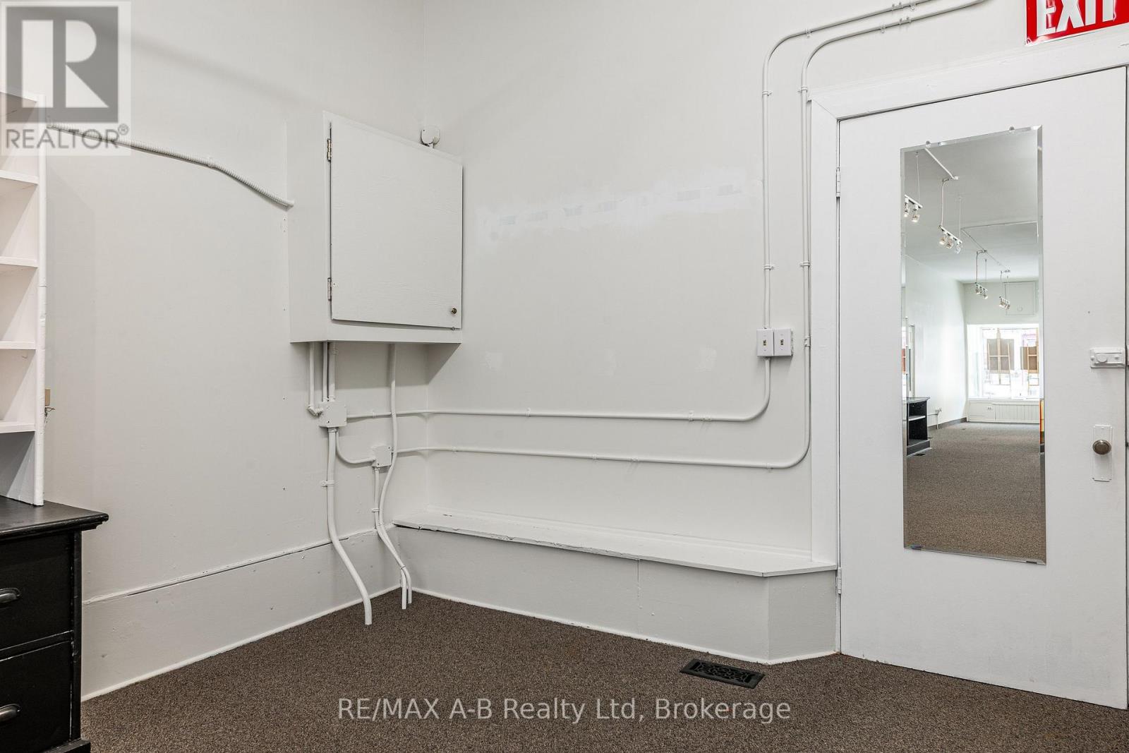 Photo 23 of 141 143 Queen Street E, St Marys ON