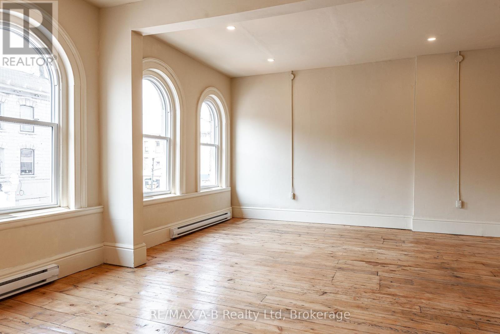 Photo 26 of 141 143 Queen Street E, St Marys ON