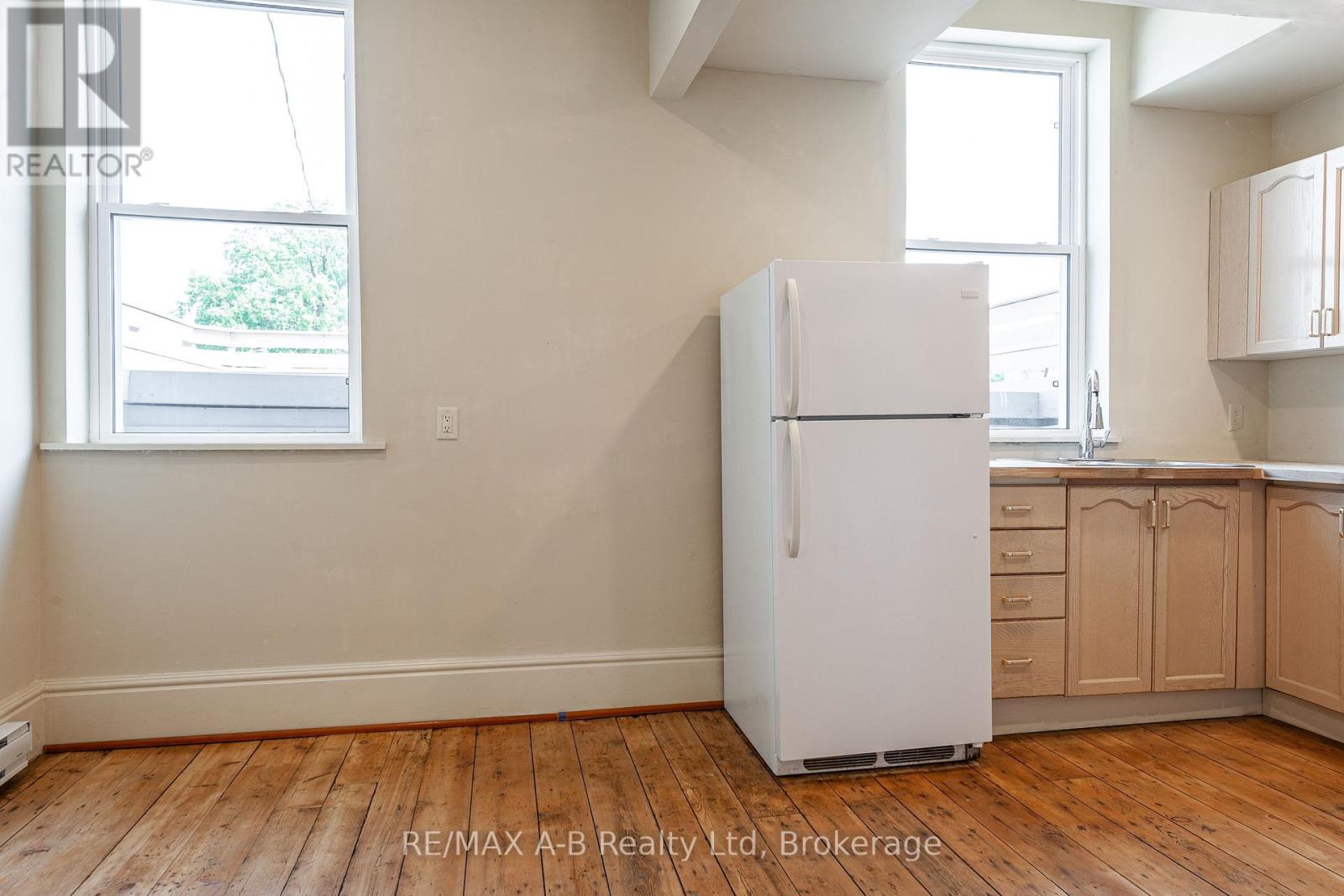 Photo 12 of 141 143 Queen Street E, St Marys ON