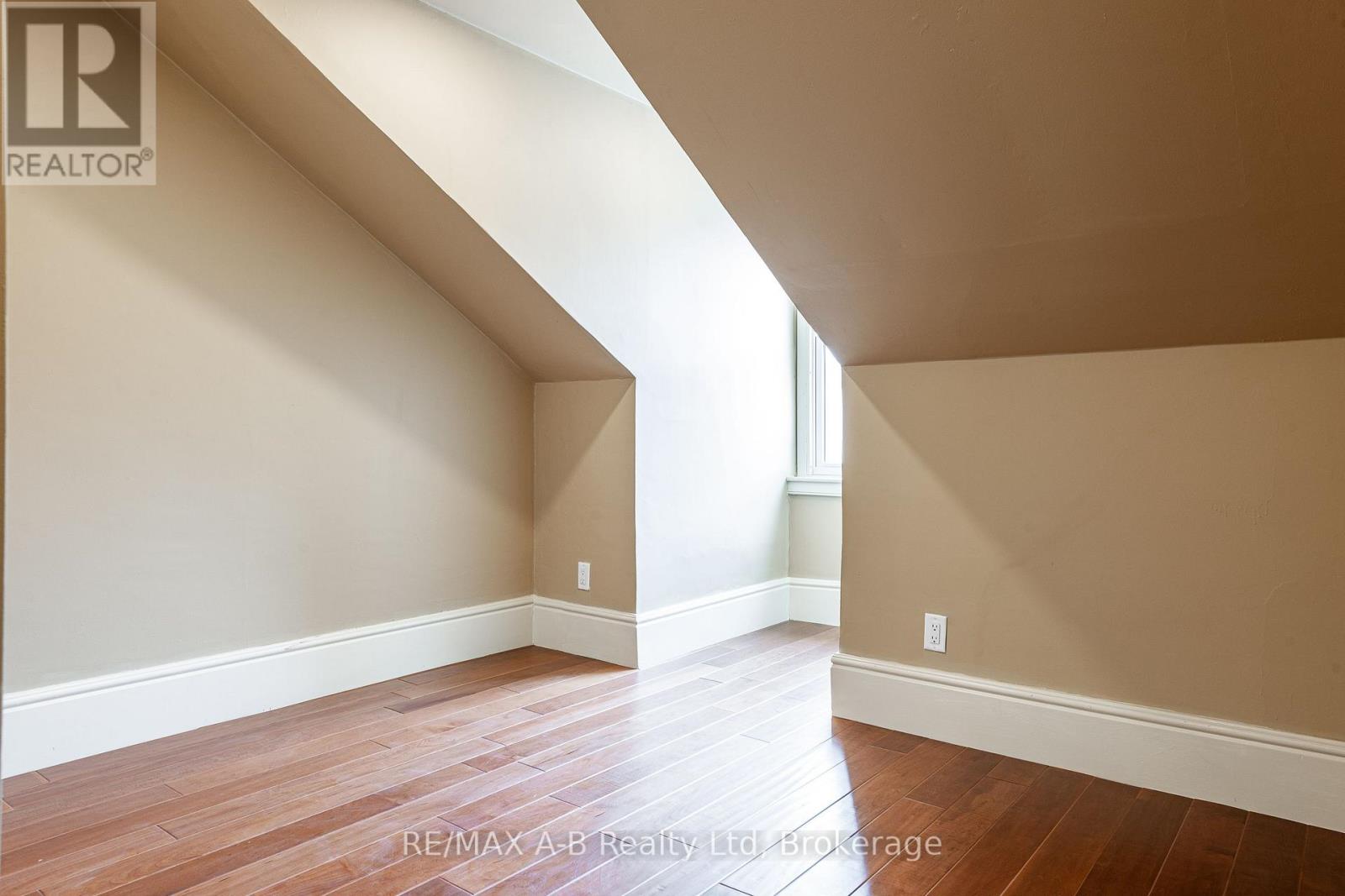 Photo 8 of 141 143 Queen Street E, St Marys ON