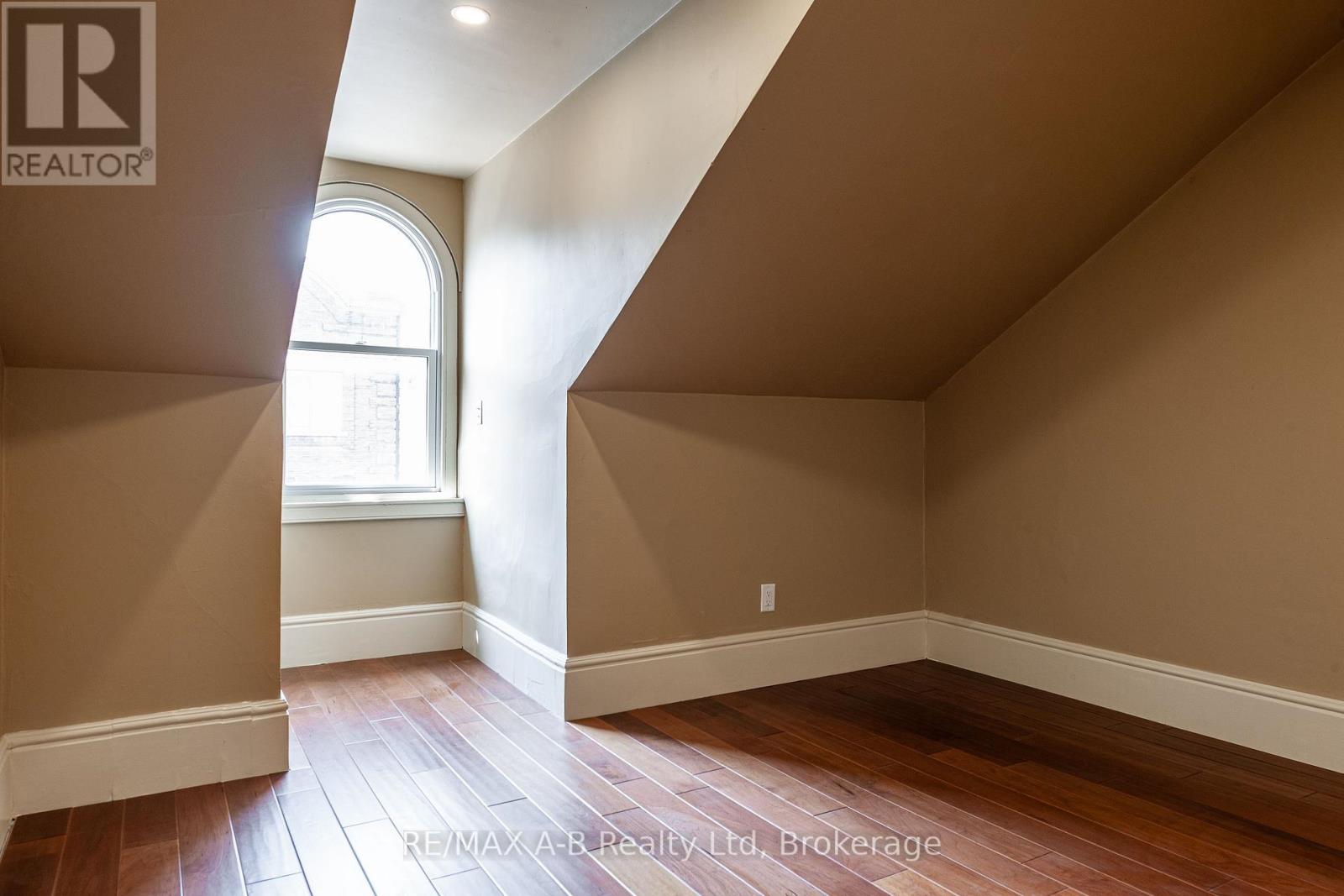 Photo 14 of 141 143 Queen Street E, St Marys ON