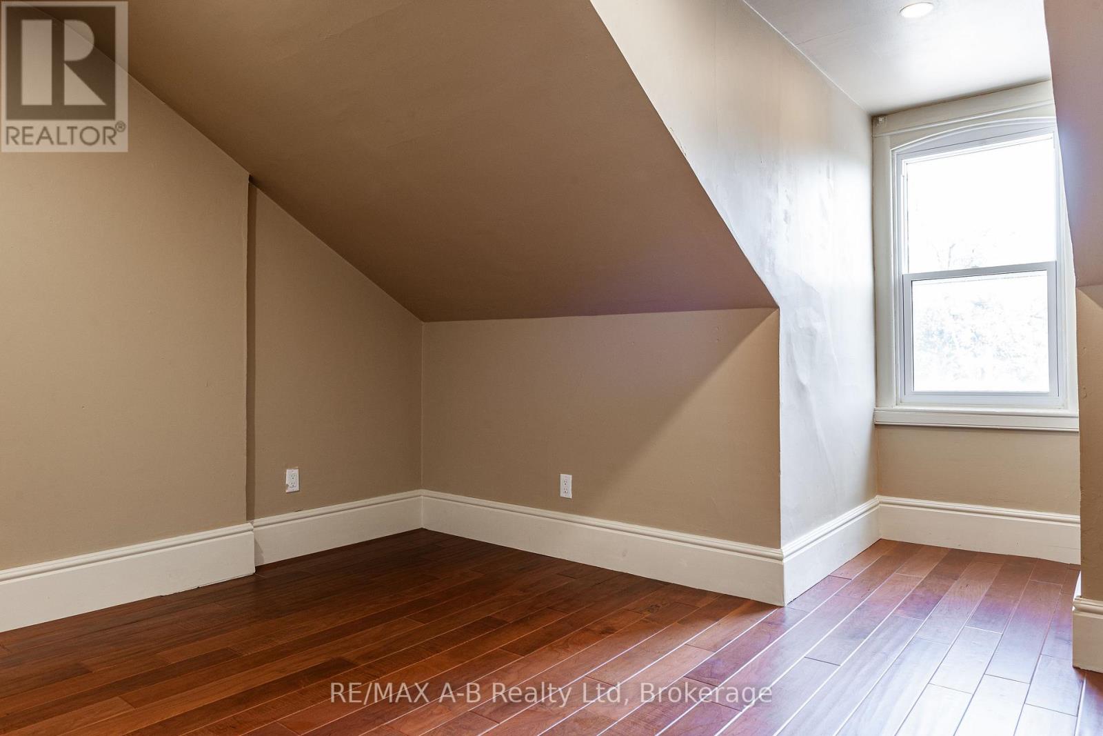 Photo 17 of 141 143 Queen Street E, St Marys ON