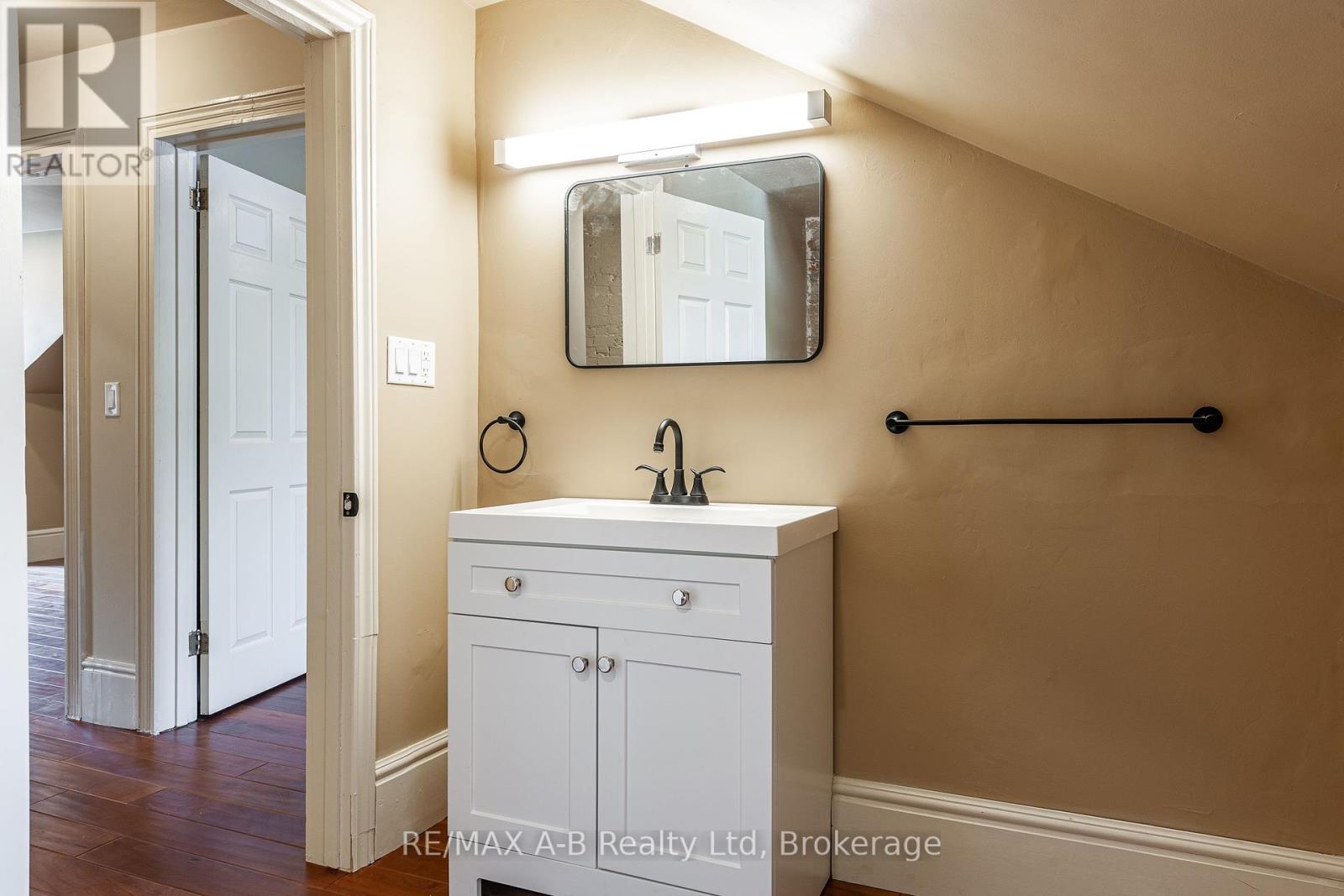 Photo 5 of 141 143 Queen Street E, St Marys ON