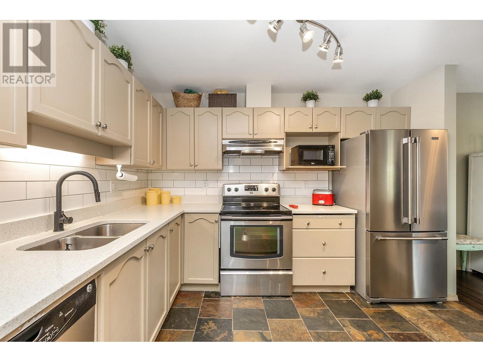 204 19130 FORD ROAD, Pitt Meadows real estate listing for sale