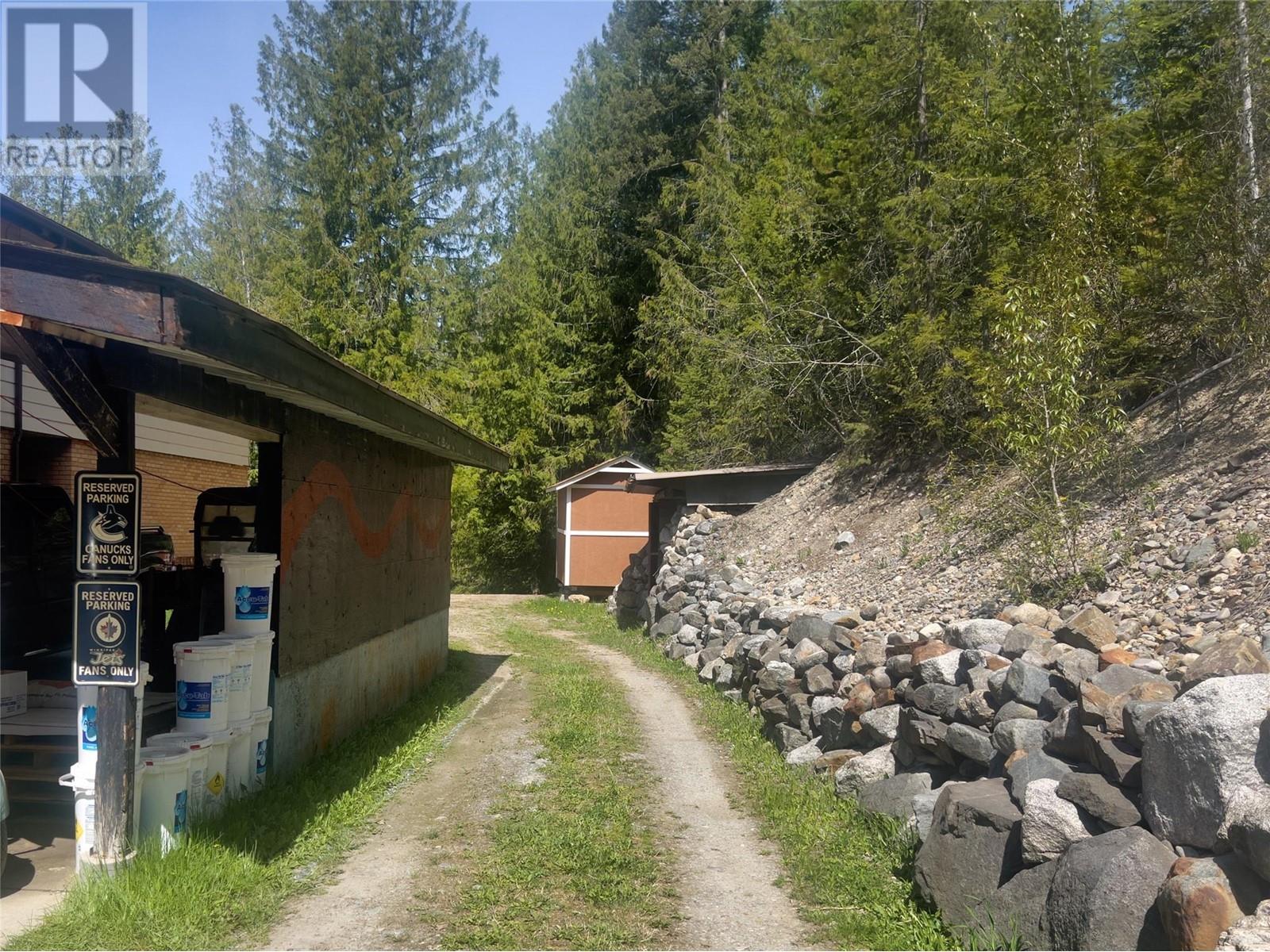 5110 Vance Road, Creston