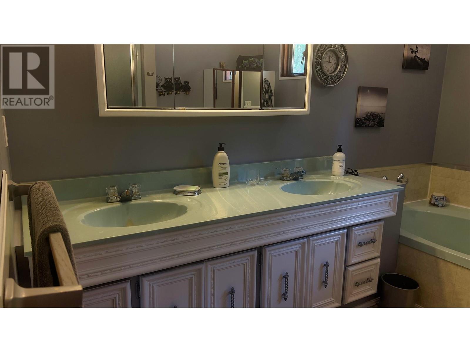 5110 Vance Road, Creston
