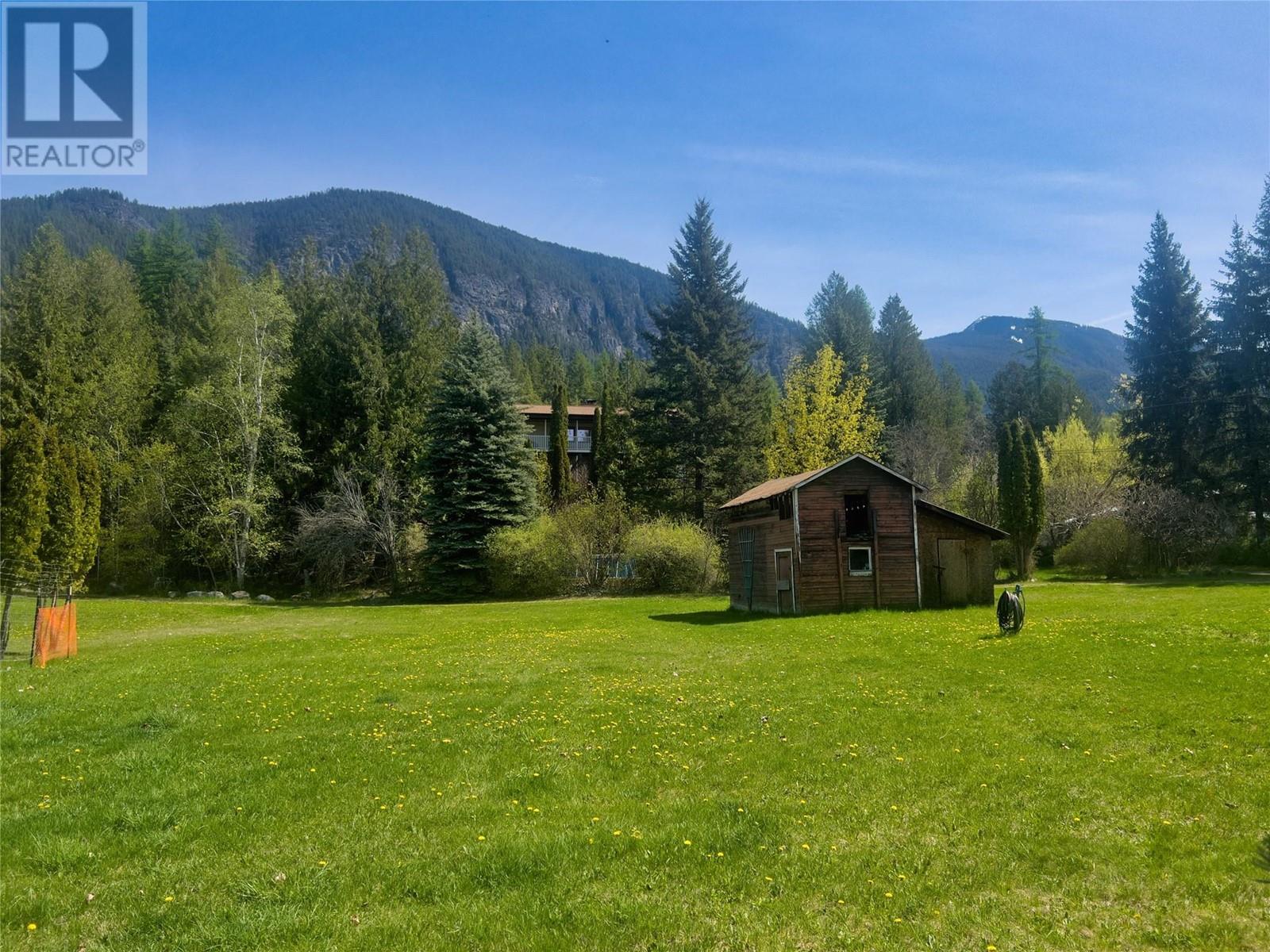 5110 Vance Road, Creston