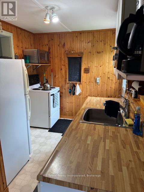 Photo 11 of 18 Tuyll Street W, Bluewater ON