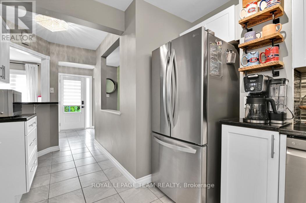 Photo 3 of 1 5 Timberview Way, Ottawa ON
