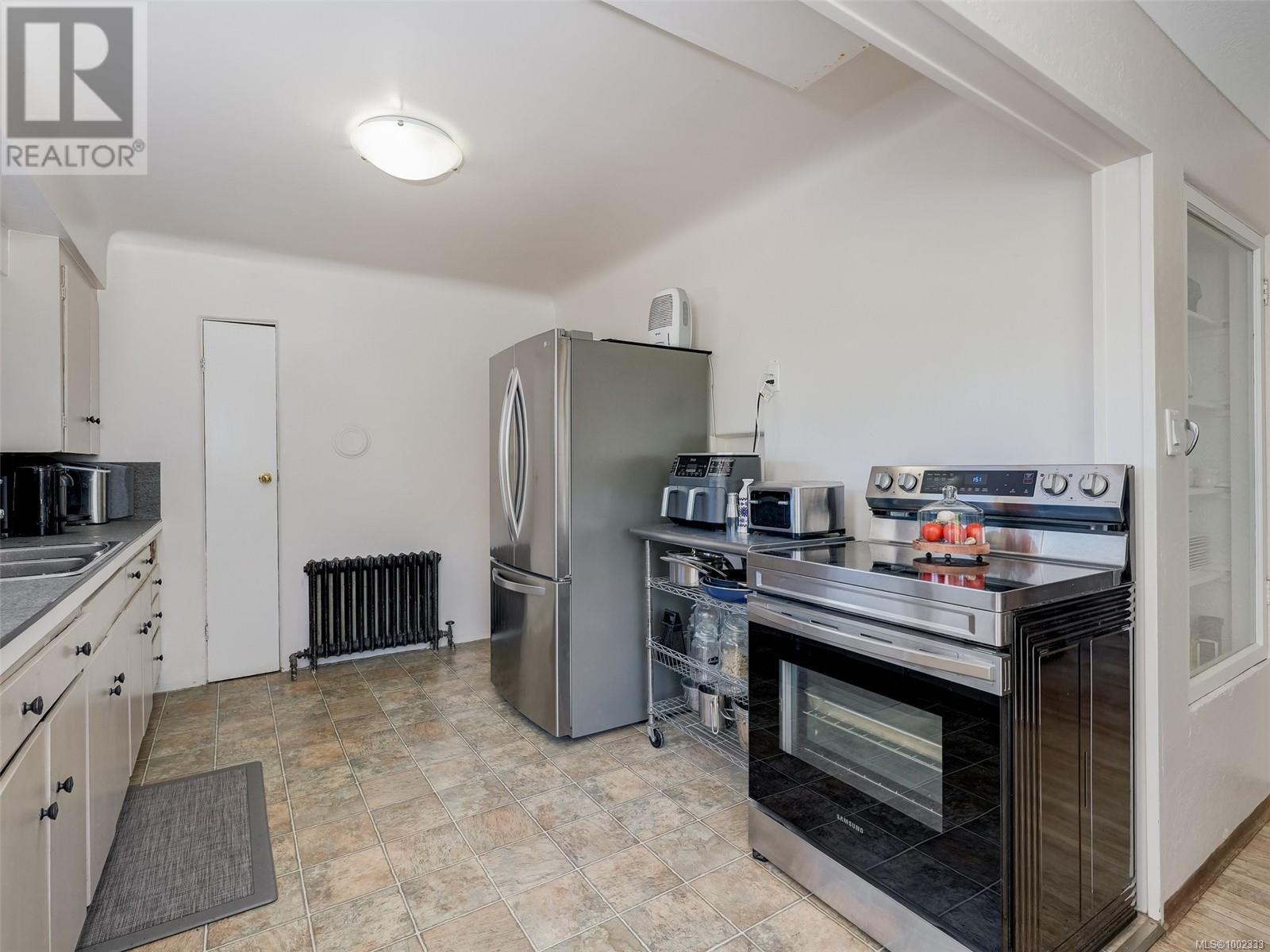 Single Family House for Sale in  Yew St Victoria 