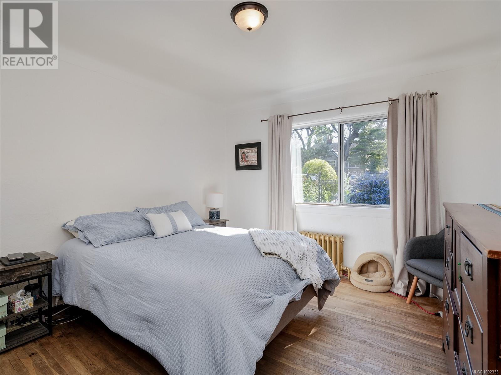 Single Family House for Sale in  Yew St Victoria 