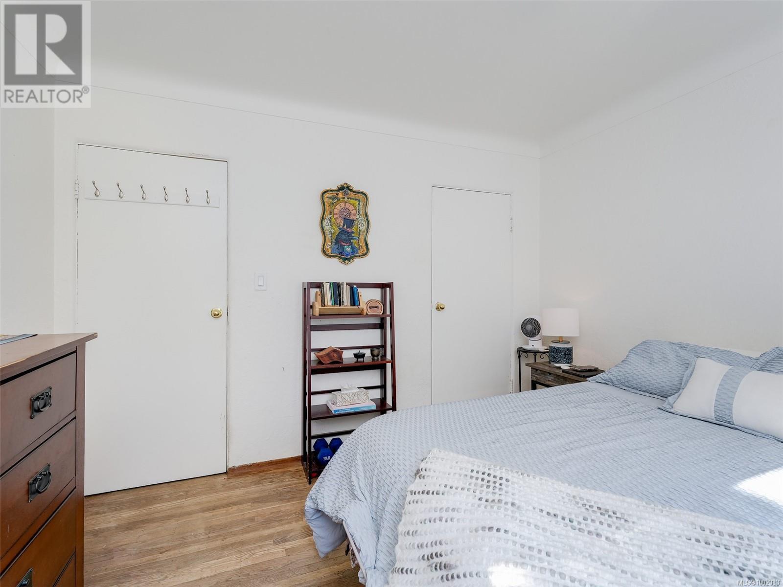 Single Family House for Sale in  Yew St Victoria 