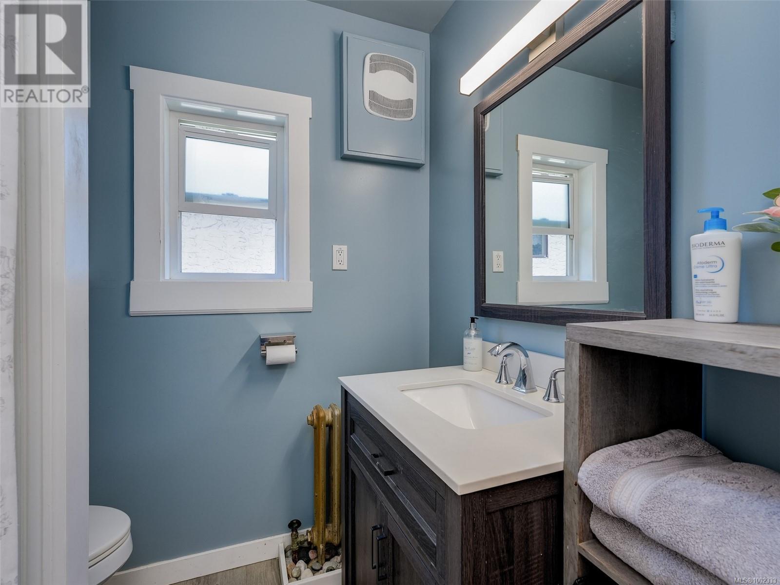 Single Family House for Sale in  Yew St Victoria 