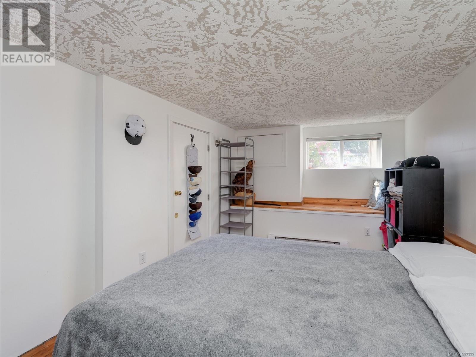 Single Family House for Sale in  Yew St Victoria 