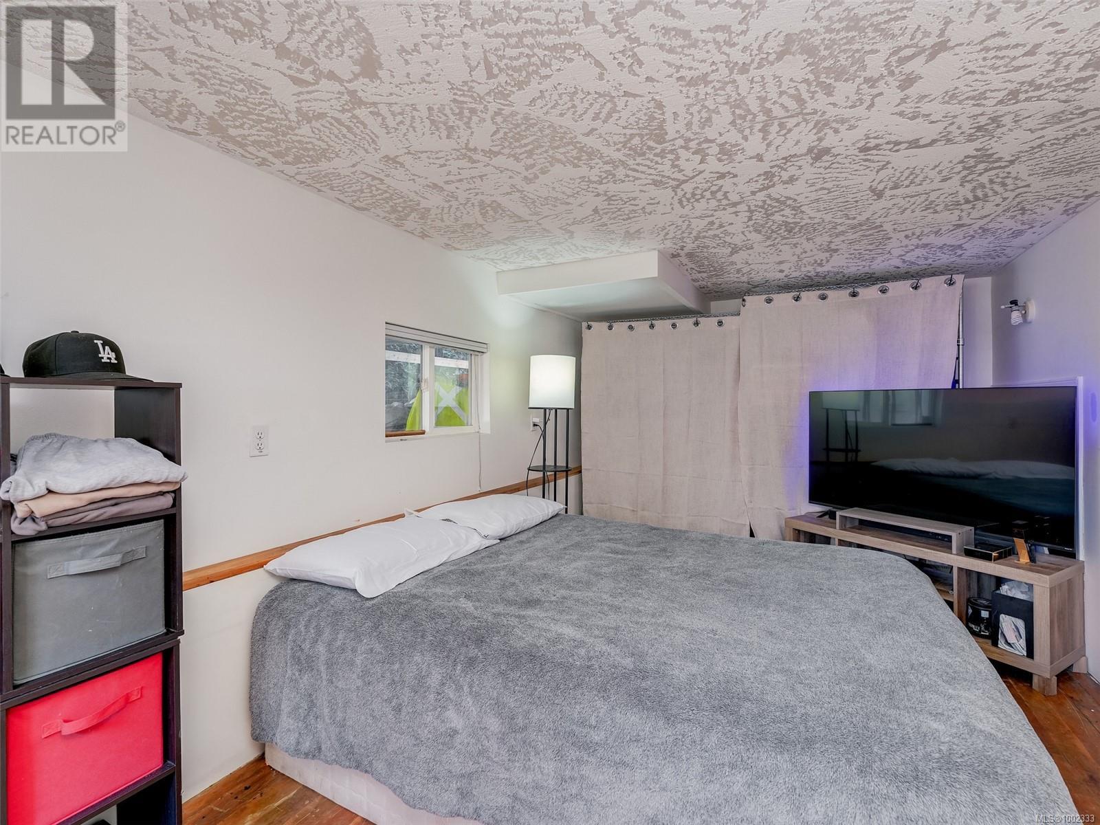 Single Family House for Sale in  Yew St Victoria 