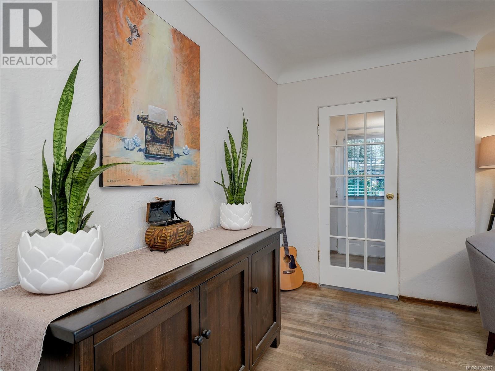 Single Family House for Sale in  Yew St Victoria 