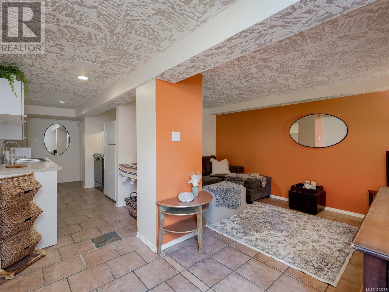 Single Family House for Sale in  Yew St Victoria 