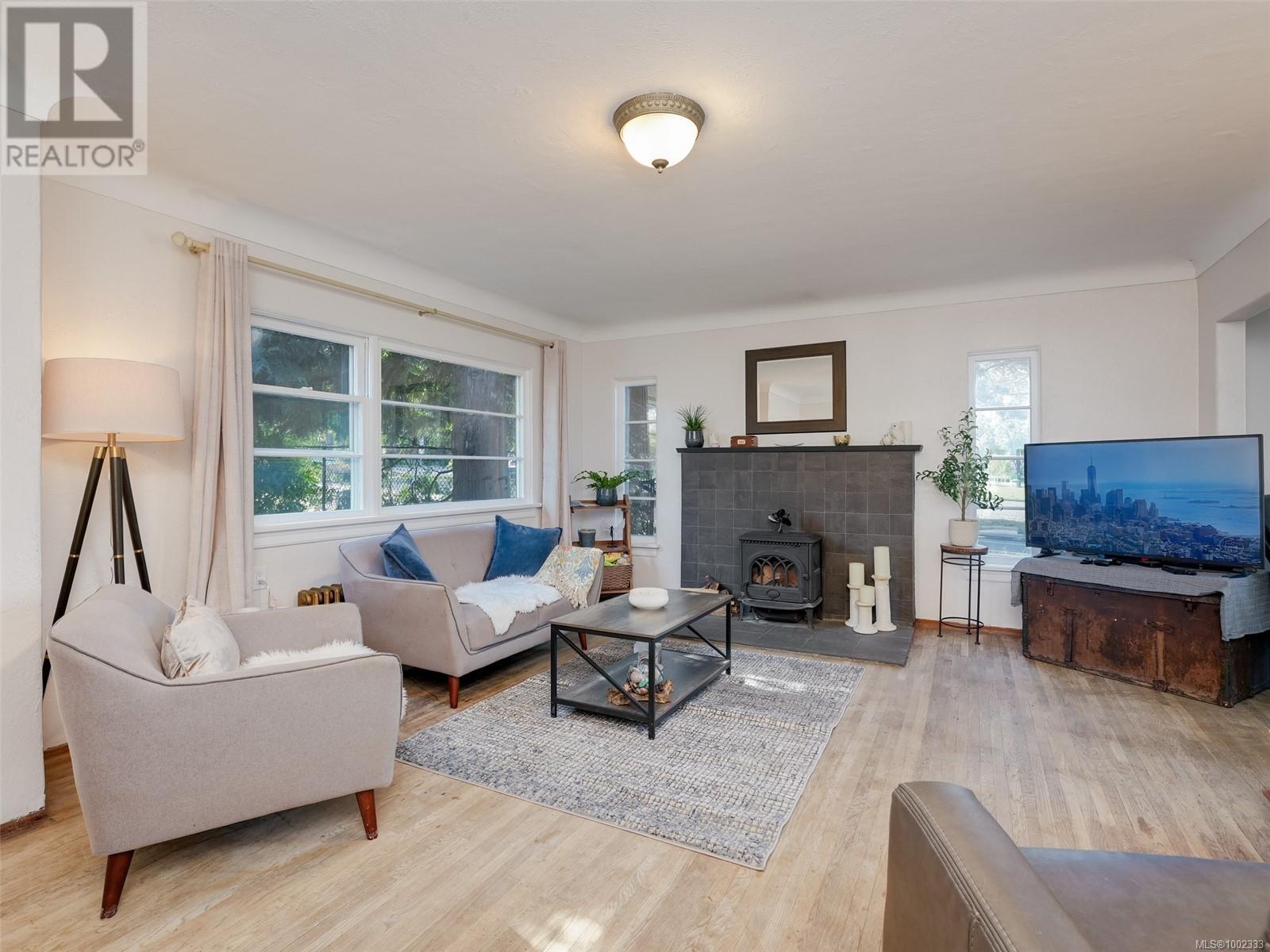 Single Family House for Sale in  Yew St Victoria 