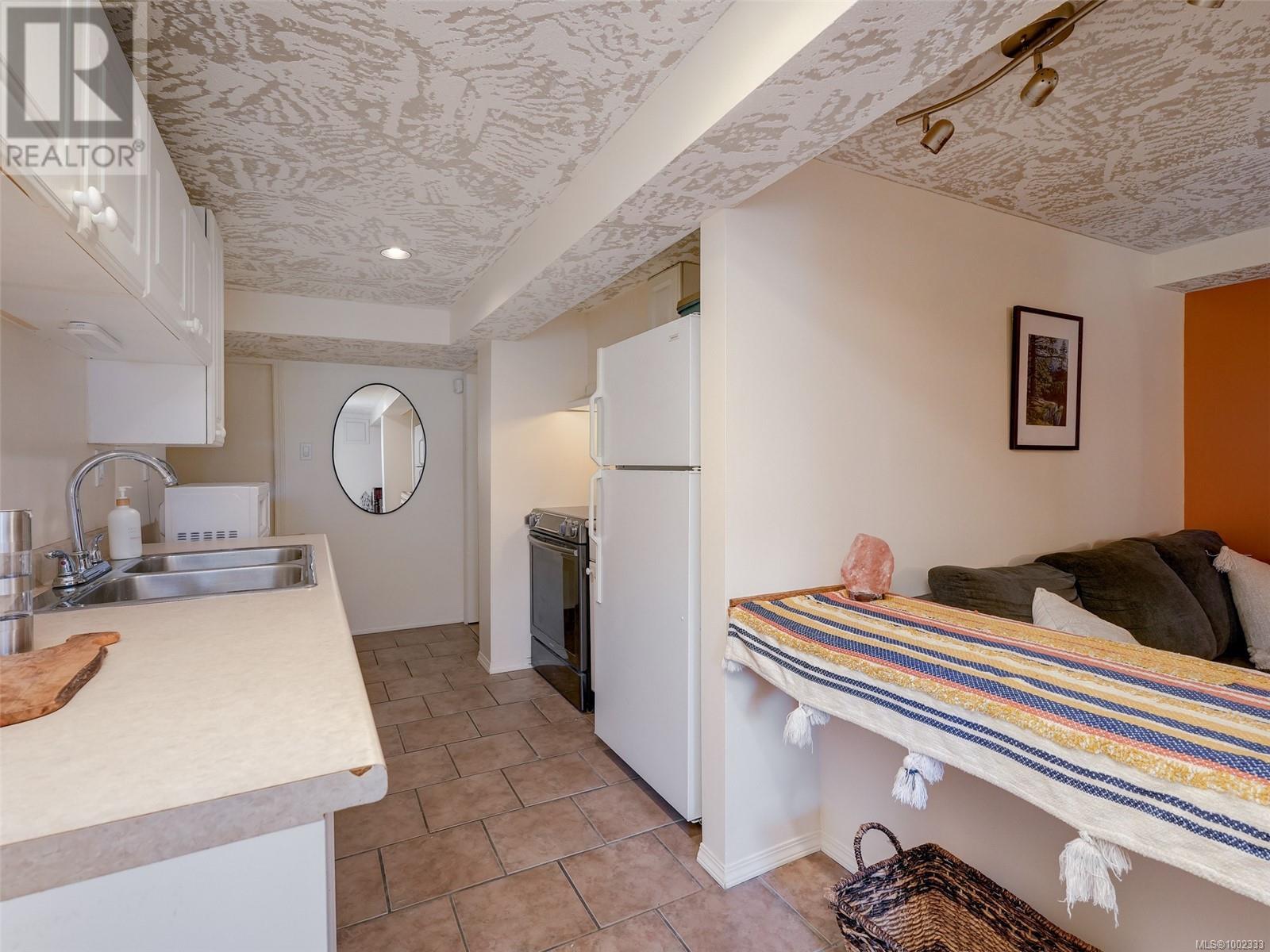 Single Family House for Sale in  Yew St Victoria 