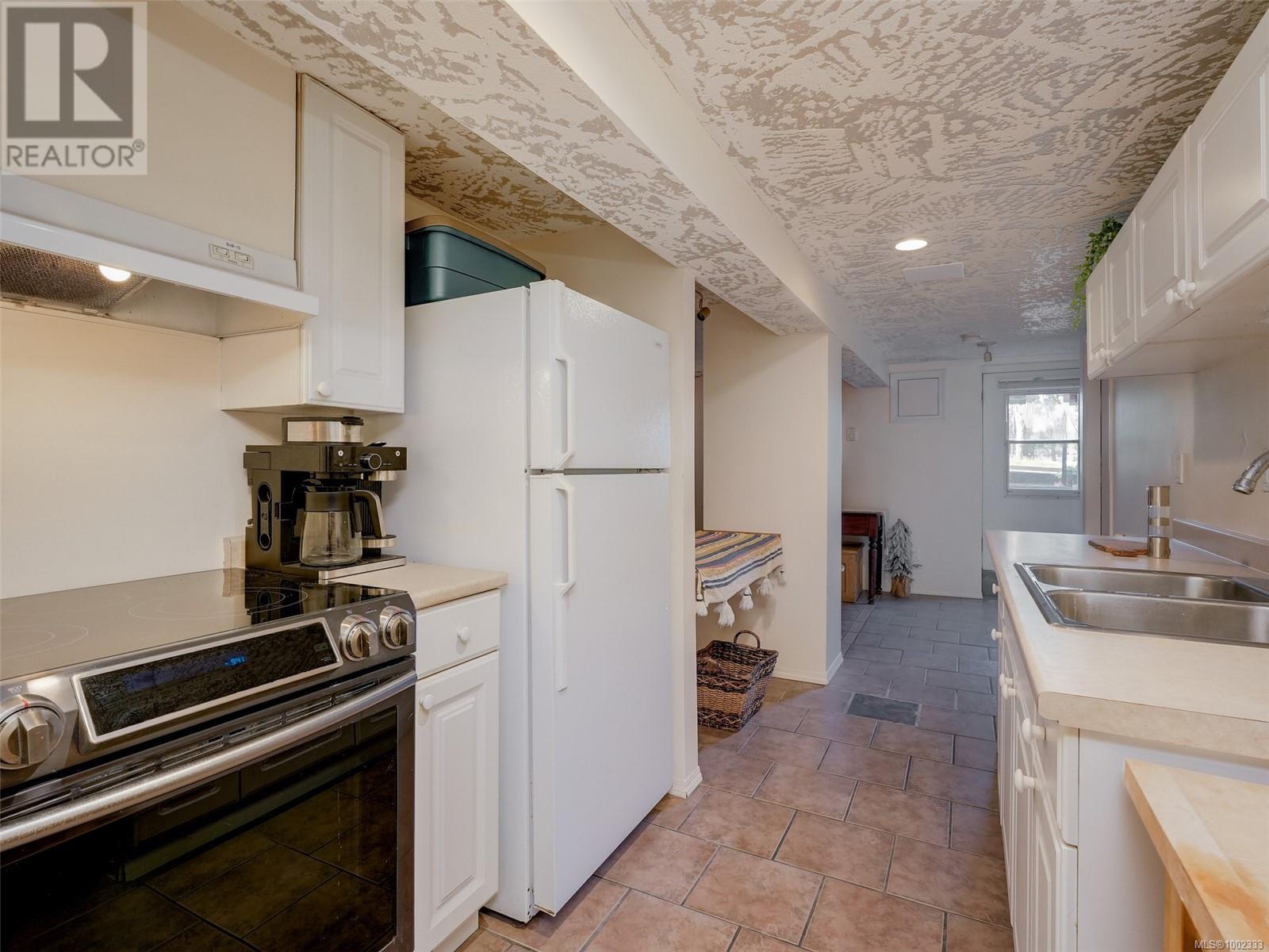 Single Family House for Sale in  Yew St Victoria 