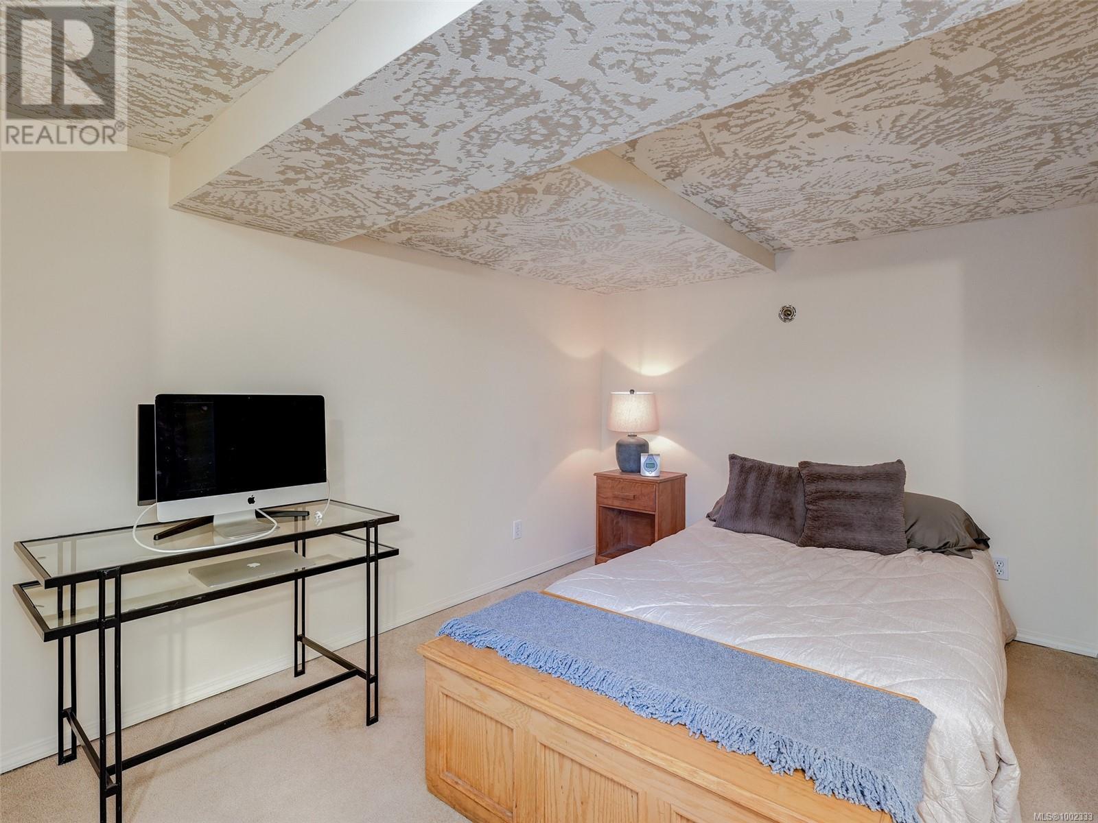 Single Family House for Sale in  Yew St Victoria 
