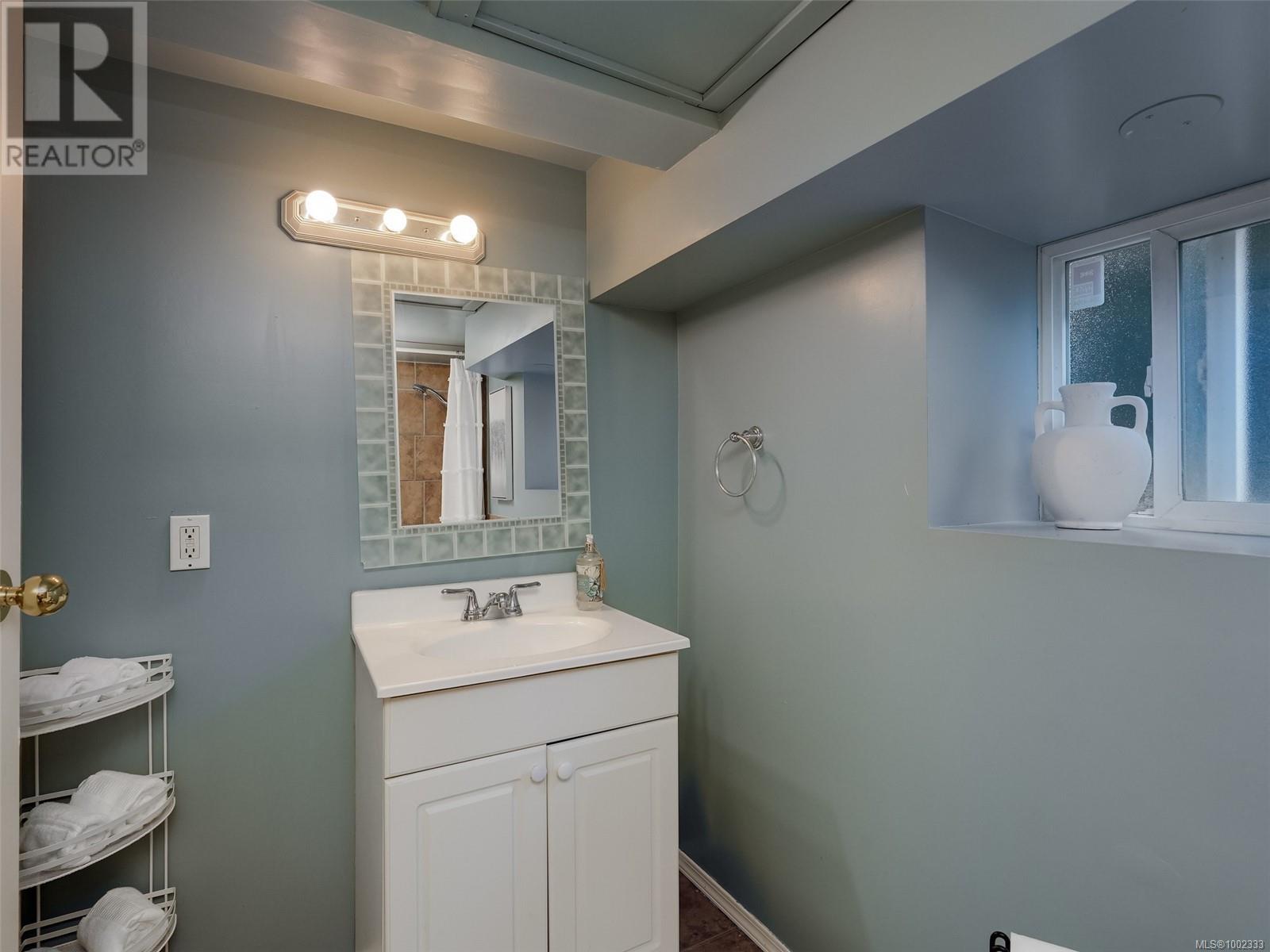 Single Family House for Sale in  Yew St Victoria 