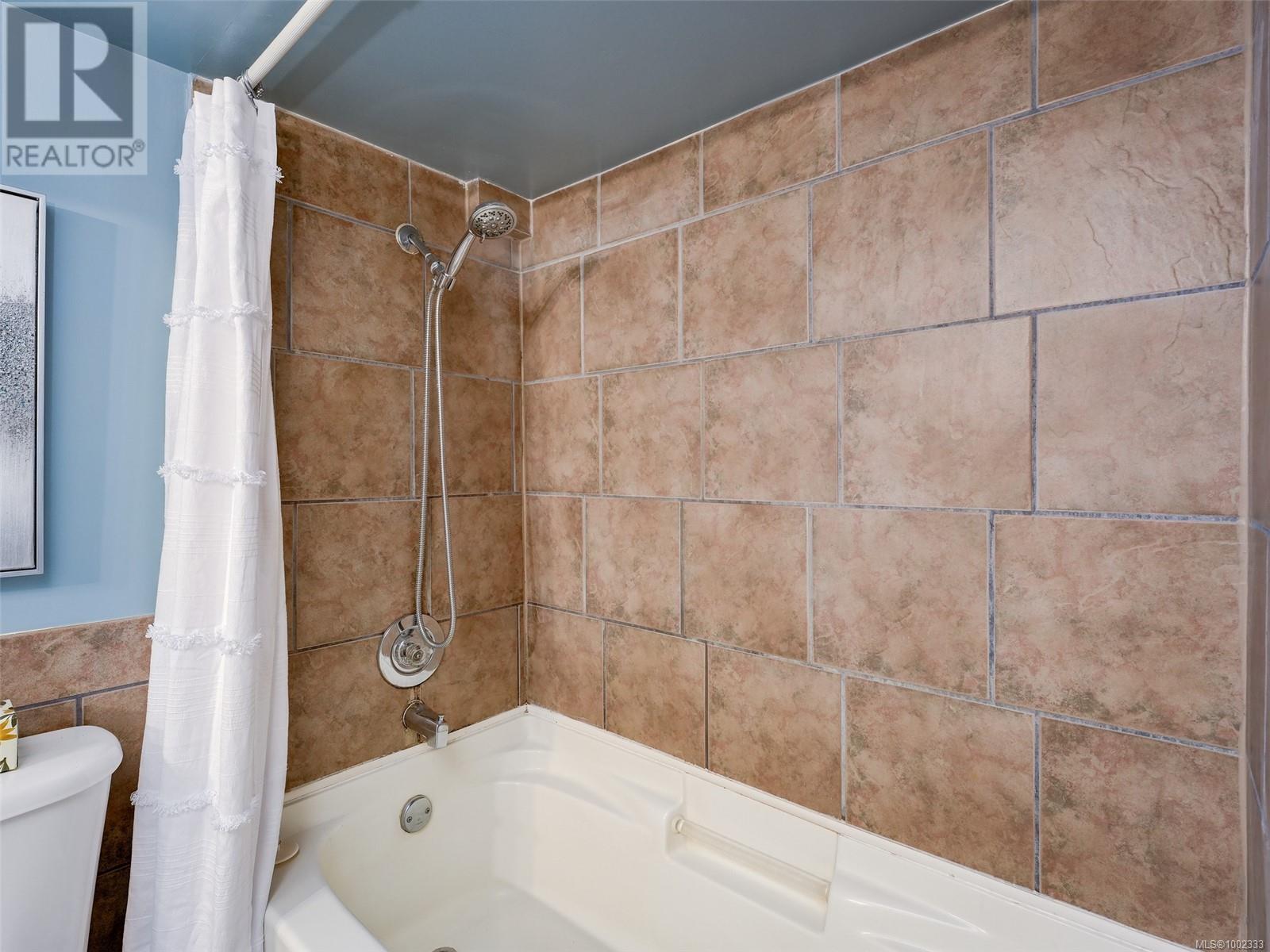 Single Family House for Sale in  Yew St Victoria 
