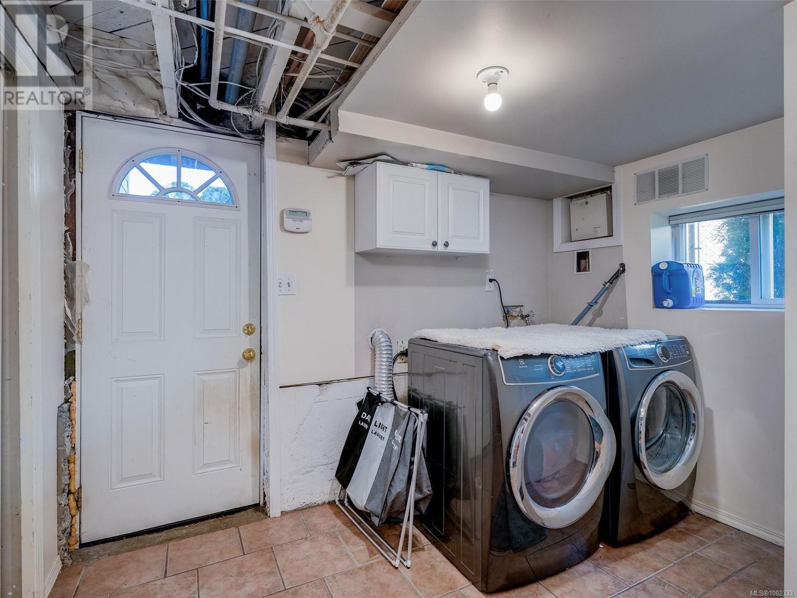 Single Family House for Sale in  Yew St Victoria 