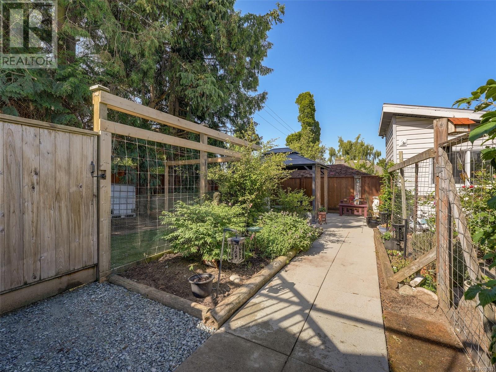Single Family House for Sale in  Yew St Victoria 