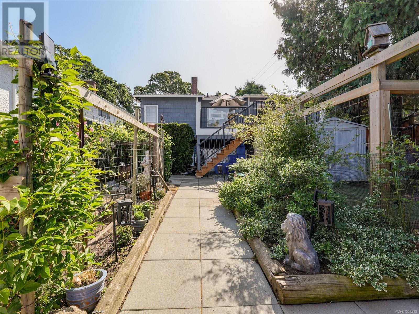 Single Family House for Sale in  Yew St Victoria 