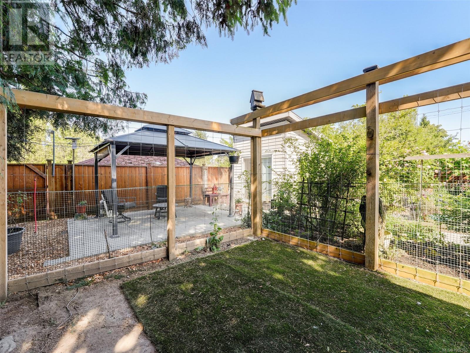 Single Family House for Sale in  Yew St Victoria 